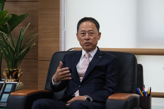 김병근 충청남도개발공사 사장은 "수익 일부를 반드시 공익사업에 투자하는 '공익을 위한 수익의 재투자'라는 관점에서 선순환 경영구조를 확립해 나가겠다"고 강조했다. 윤신영 기자