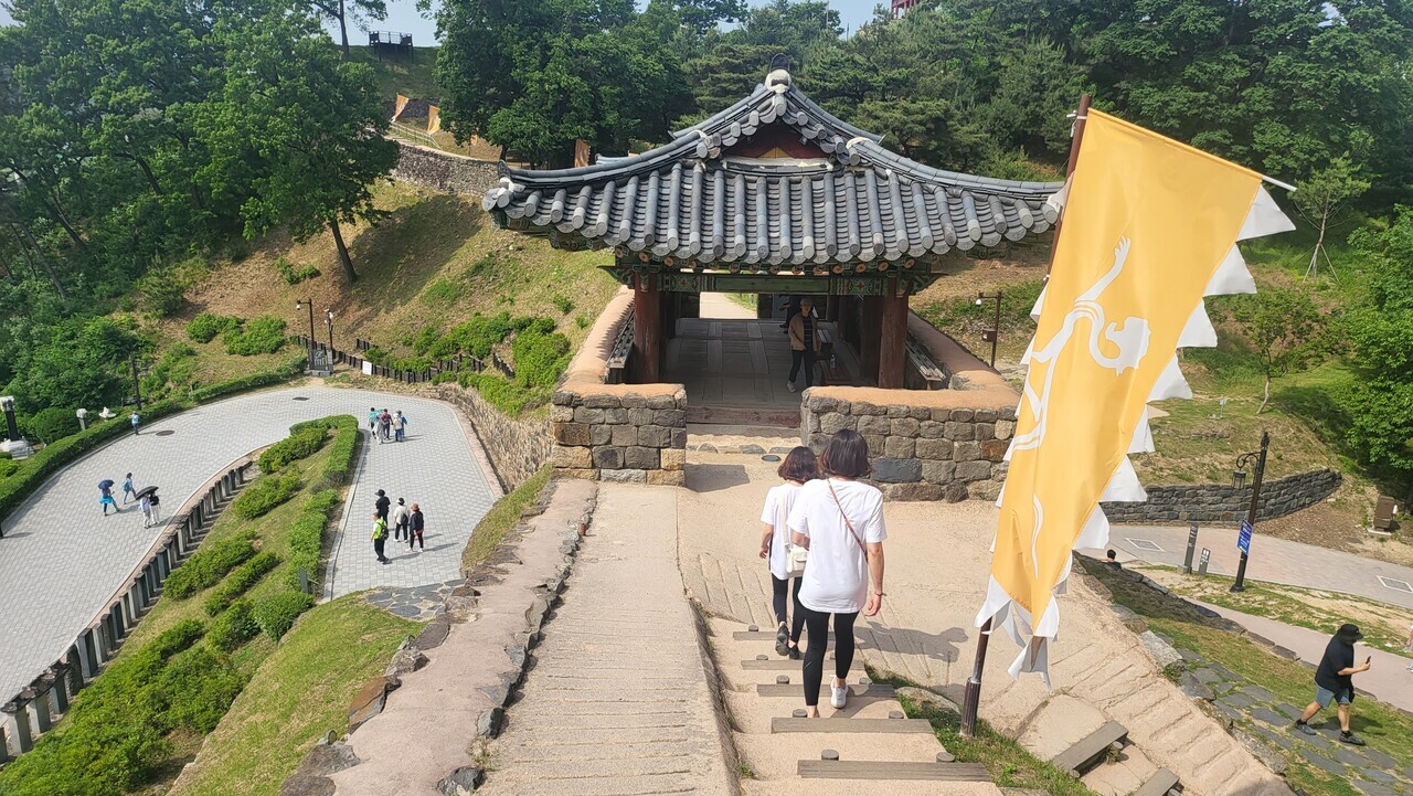 공산성은 외지인들이 많이 찾는 백제시대 유적으로 공주시의 생활인구 증가에 큰 도움을 주고 있다. 사진=김재근 선임기자