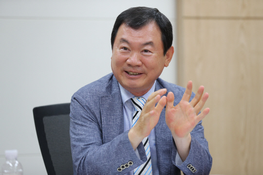 제10대 김왕환 대전세종충남기업협의회장은 인터뷰를 통해 무엇보다 회원들 간 단합을 강조했다. 그는 