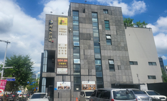 대전 중구 대흥동의 사리원면옥은 4대째 평양식 냉면을 팔고 있다.