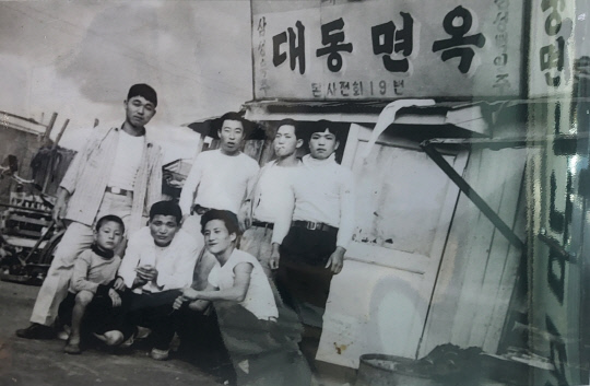 진남포는 1954년 대전역 앞에서 대동면옥으로 출발, 현재는 유성구 봉산동에서 영업을 하고 있다.