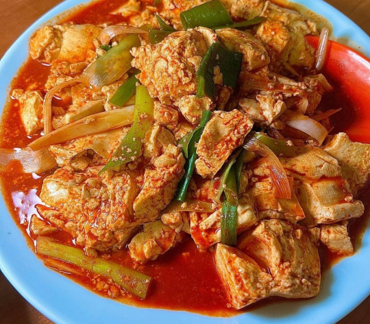 두부두루치기는 대전의 대표 음식으로 원도심에서 시작됐다. 사진=진로집