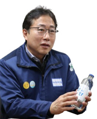 김규식 ㈜선양소주 대표이사가 창립 50주년을 맞아 출시한 '선양'에 대해 설명을 하고 있다. 김영태 기자