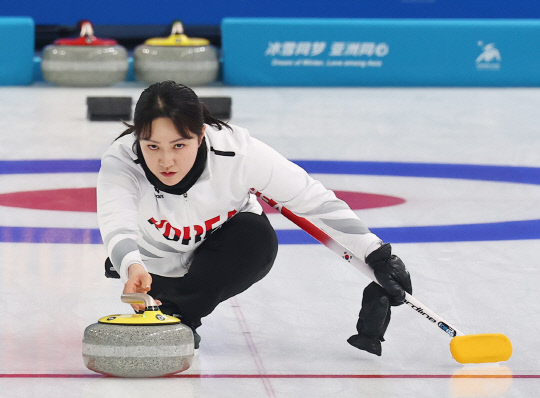 한국 컬링 믹스더블, AG서 첫 은메달 확보...결승은 한일전 - 뉴스 썸네일 이미지