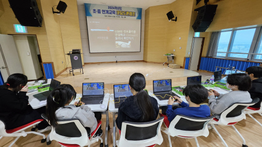 지난해 마실행복중점학교 경덕중학교의 초중 연계교육 '코딩드론캠프' 활동 모습. 대전시교육청 제공