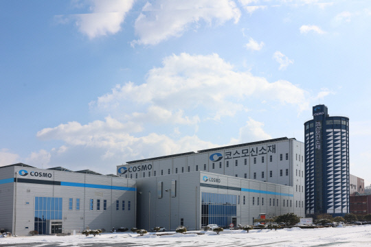 코스모신소재 정문에서 바라본 회사 전경. 사진=코스모신소재 제공