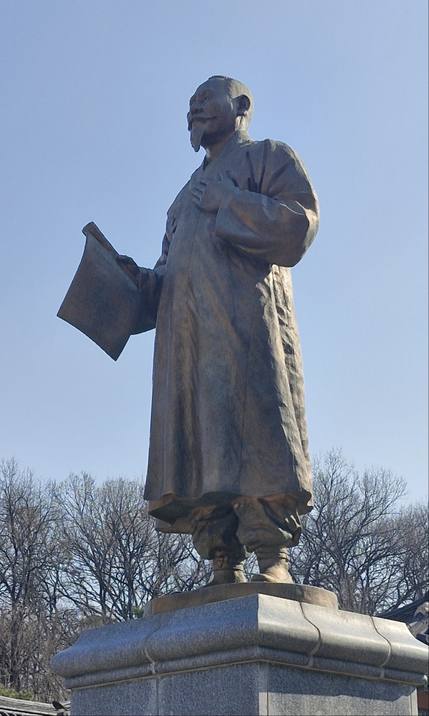 충북 청주 손병희 생가 옆에 세워진 의암 손병희 동상.