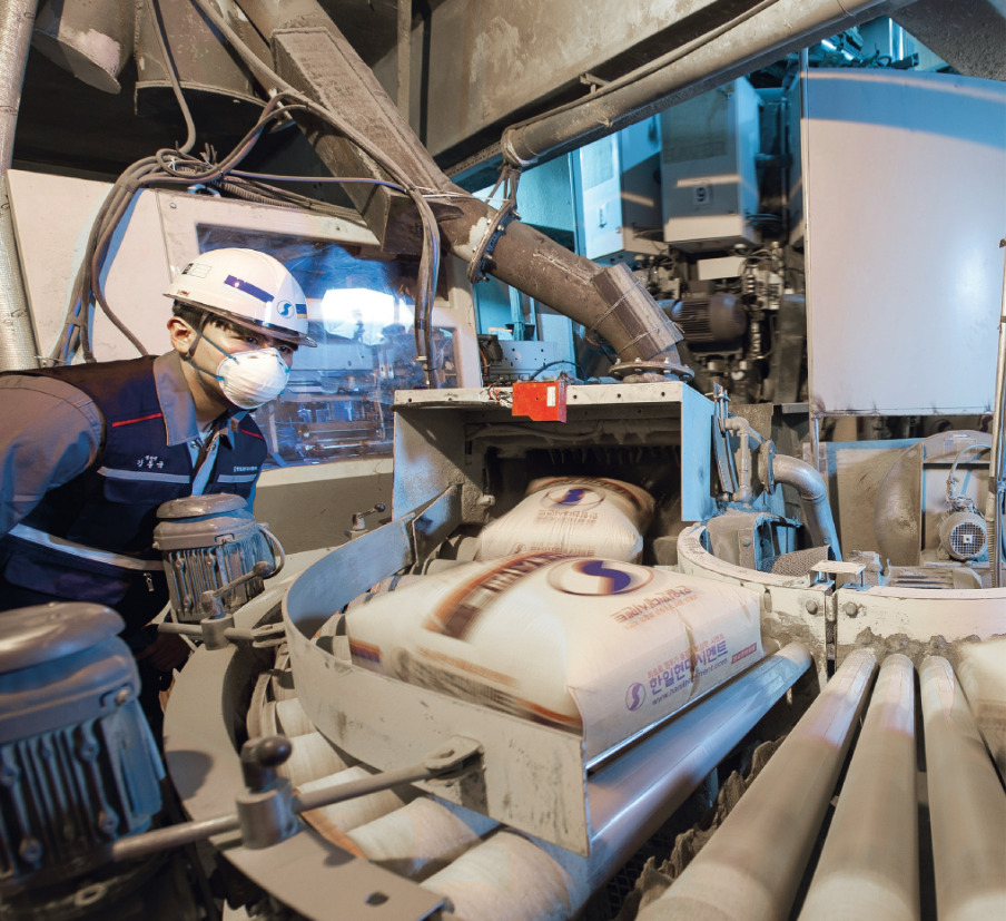 한일시멘트 단양공장에서 고품질 시멘트를 생산하고 있다. 사진=이상진 기자