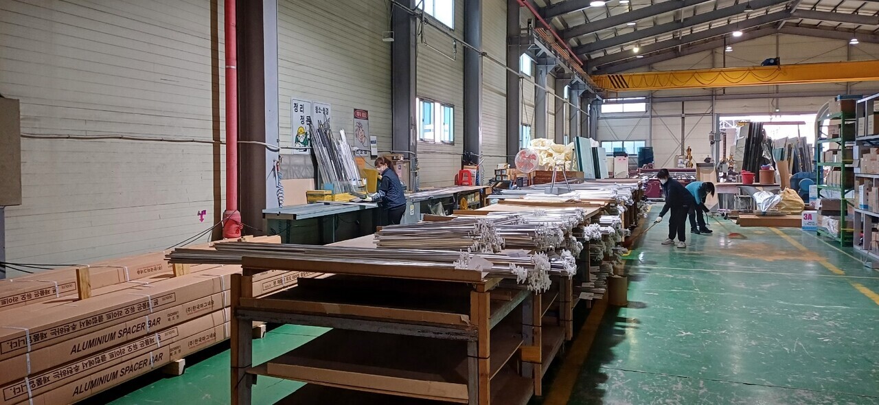 (주) 이호 '3정 5S' 실천, 공장 정리 정돈 및 청소 모습.  김성환 기자