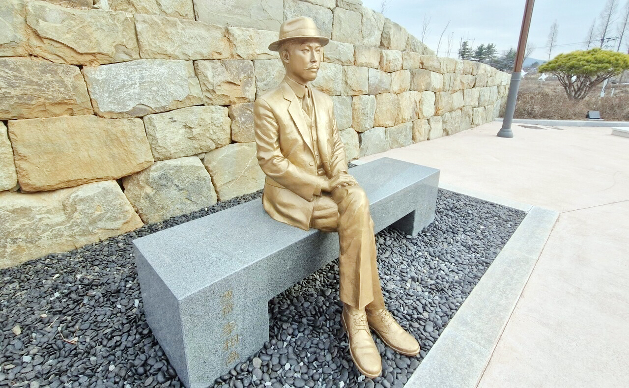 보재 이상설기념관 앞에 설치된 이상설 동상. 김재근 선임기자