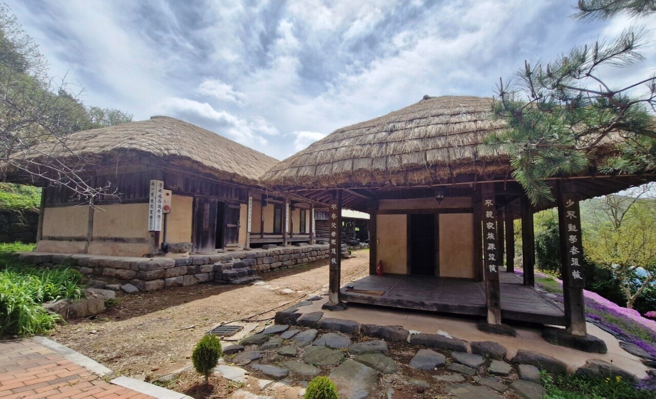 김한종의사가 대한광복회 회원들과 독립운동을 계획하고 추진했던 예산군 광시면 신흥리 생가. 김 의사는 친일인사를 처단한 뒤 이곳 사랑채(사진 오른쪽)에서 일제에 체포됐다. 사진 김재근 선임기자