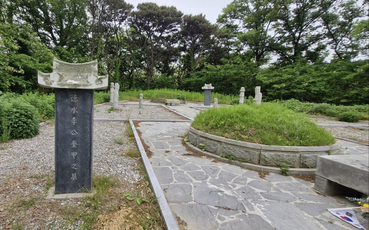이규갑 애국지사의 묘와 묘비. 그의 형 이규풍 지사는 중국에서 순국, 묻힌 곳을 알 수 없다.