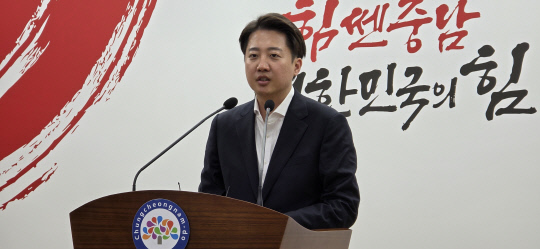 민주당, '여성 신체 발언' 이준석 고발... 허위사실공표·후보자비방 혐... - 뉴스 썸네일 이미지
