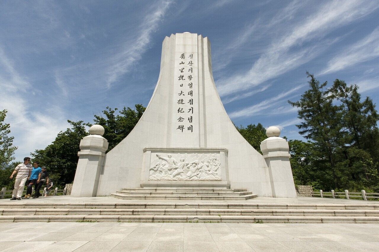 중국 길림성 연변조선족자치주 화룡시 청산리의 청산리항일대첩기념비. 2001년 대한광복회와 연변의 조선족이 함께 건립했다. 사진=독립기념관