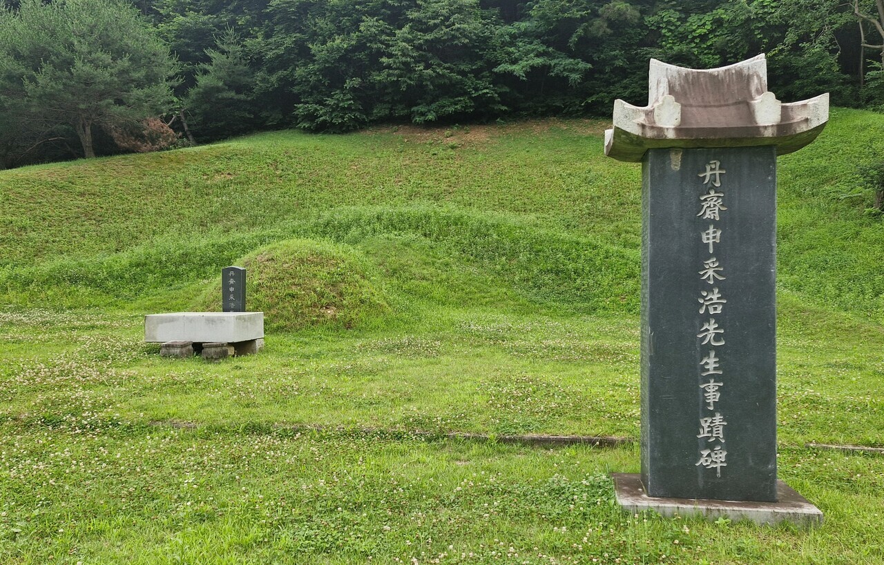 청주시 낭성면 귀래리의 단재 신채호 선생 사적비와 묘소. 김재근 선임기자