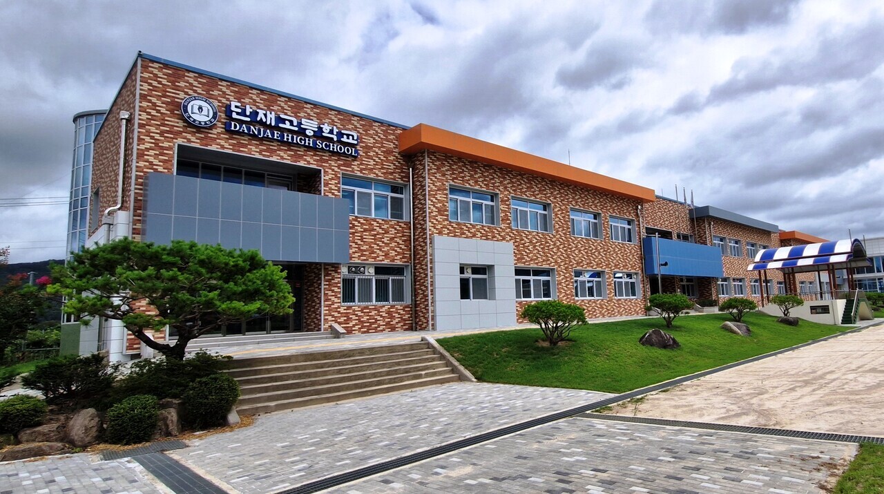 신채호의 호를 학교 이름으로 사용한 충북 청주시 상당구 가덕면의 단재고등학교. 김재근 선임기자