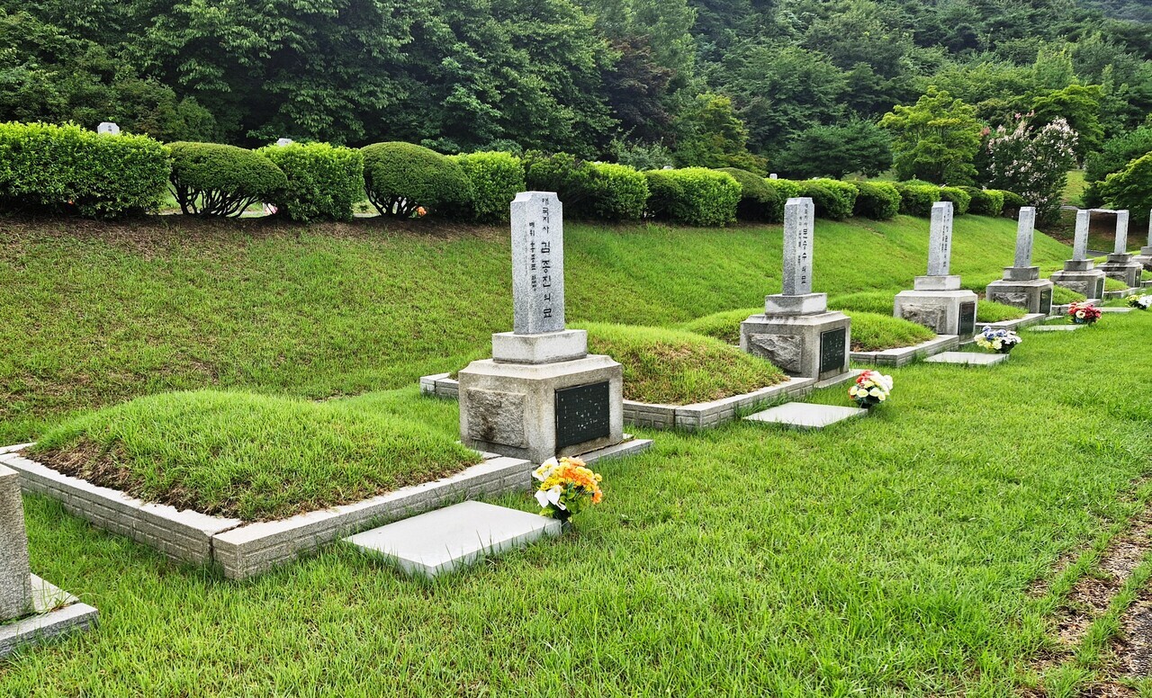 국립대전현충원 독립유공자 제1묘역에 안장된 애국지사들의 묘.