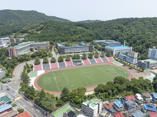 동아마이스터고등학교가 학생 취업 지원을 위한 취업지원센터를 운영하는 등 창의융합 인재 양성에 주력하고 있다. 동아마이스터고등학교 전경. 동아마이스터고 제공