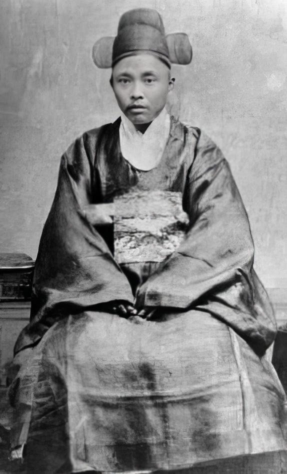 1881년 일본 방문 당시 관복 차림의 월남 이상재. 사진=월남이상재선생 기념사업재단