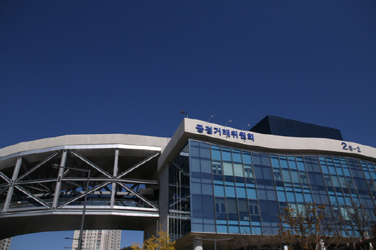 공정위, 숨고·크몽·탈잉 3개사 재능마켓 불공정 약관 적발 - 뉴스 썸네일 이미지