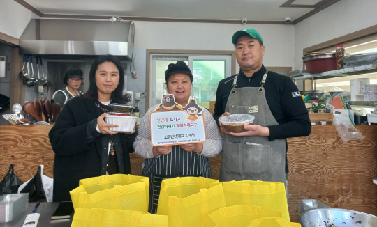 공주시 중학동은 공주성결교회 신도들과 고향반찬가게, 중학동 명예동장, 서울성악동우회 등이 연말을 맞아 취약계층을 돕기 위한 나눔 릴레이에 동참하고 있어 지역사회에 온기를 더하고 있다. 사진=중학동 제공