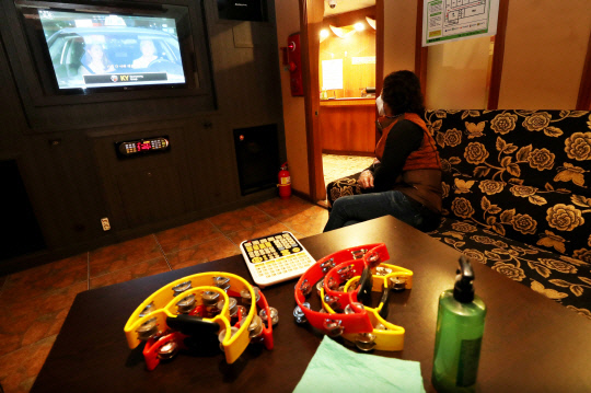 '집콕족' 확산에 지역 여가업 직격탄...노래방·PC방·당구장 줄줄이 폐... - 뉴스 썸네일 이미지