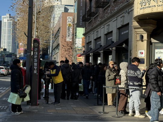 "골목·지하상가까지 이어진 줄"...성심당 '웨이팅' 불편 해소 위한 대안... - 뉴스 썸네일 이미지