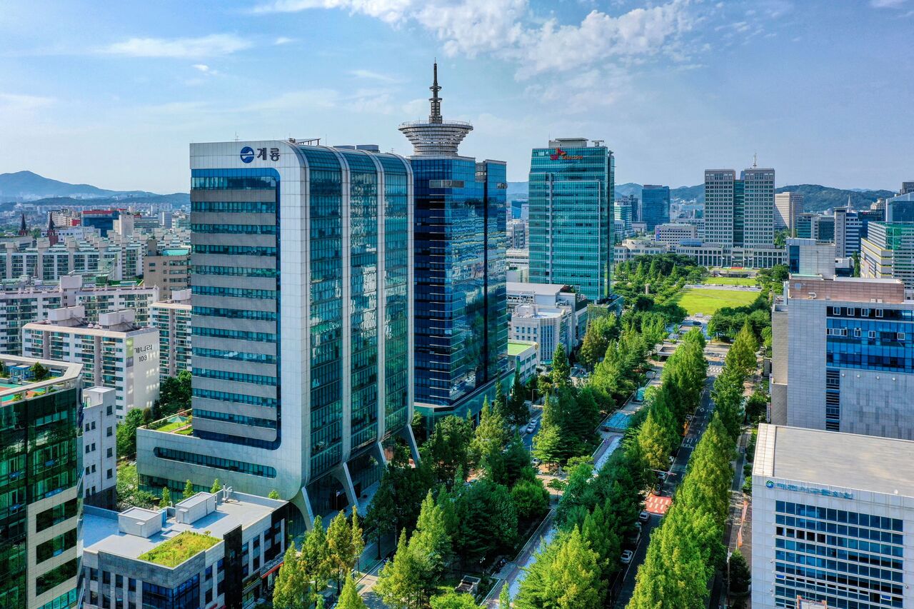 계룡건설, 철인 3종 유망선수 2명과 후원 계약 체결 - 뉴스 썸네일 이미지