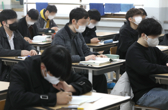 5급 공무원·외교관 후보자 시험 경쟁률 31.2대1 - 뉴스 썸네일 이미지