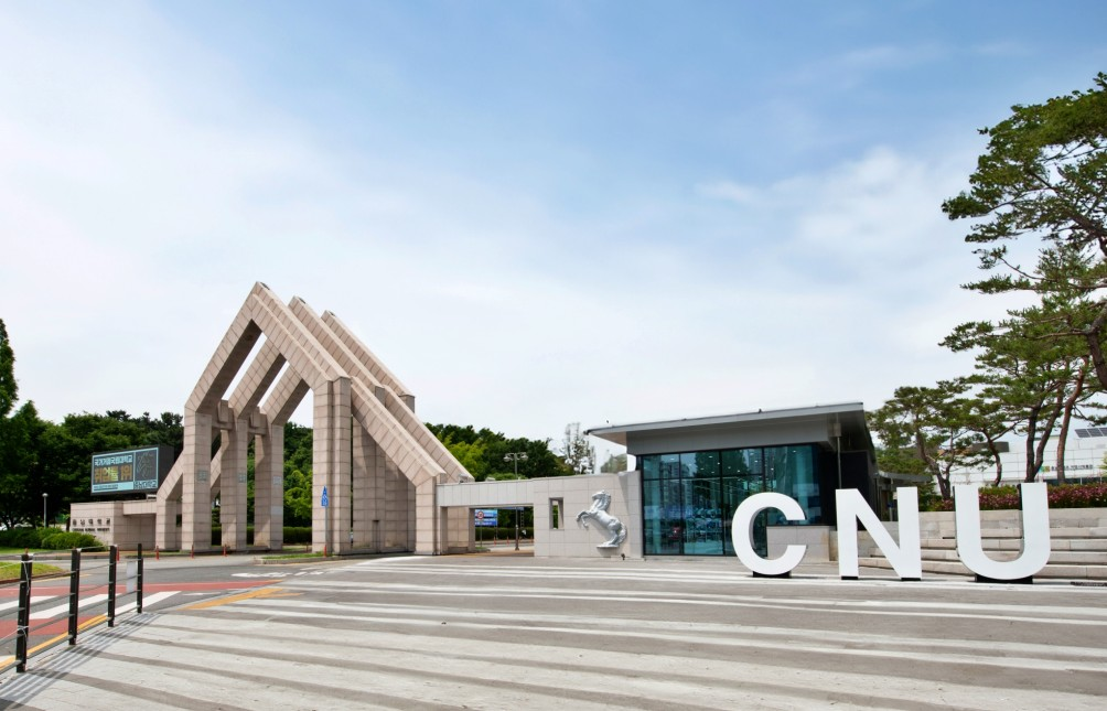 충남대 'AI 대전환' 선언... 중부권 'AX 혁신 허브' 발돋움 - 뉴스 썸네일 이미지