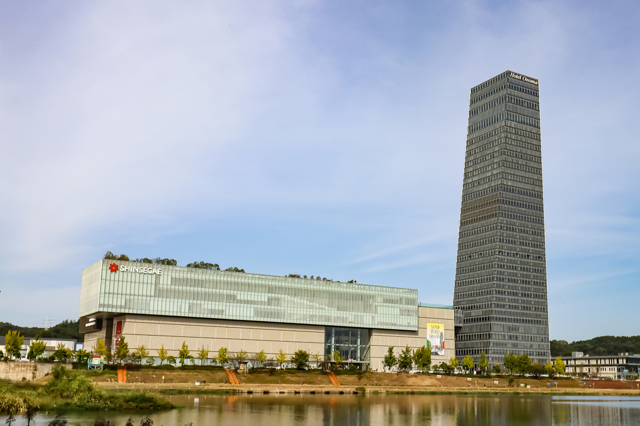 "봄 옷 장만은 대전신세계에서" 라코스테·젝시믹스 등 행사 진행 - 뉴스 썸네일 이미지