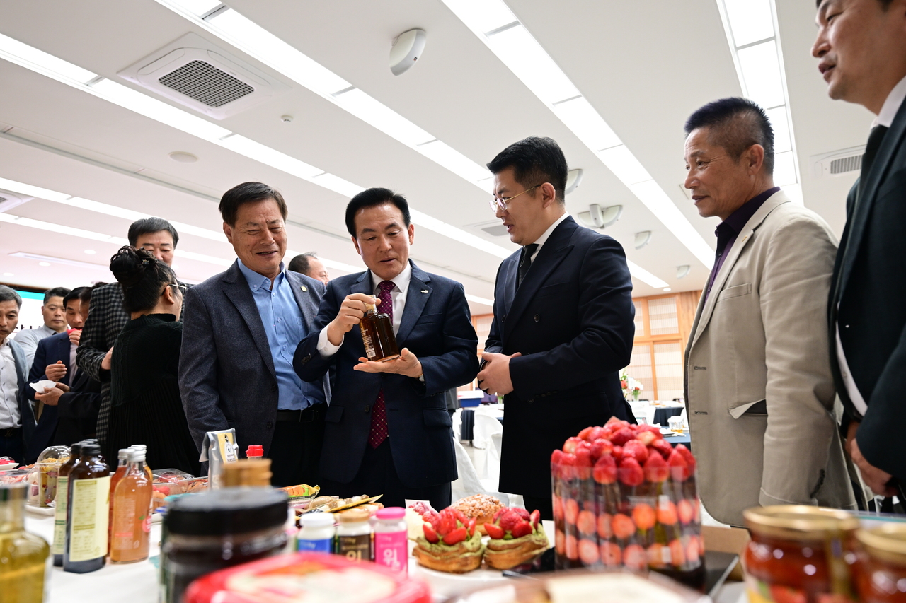 "논산딸기, 마스크팩·빵으로 변신한다"... 논산시, 10개 기업과 'K-디저... - 뉴스 썸네일 이미지