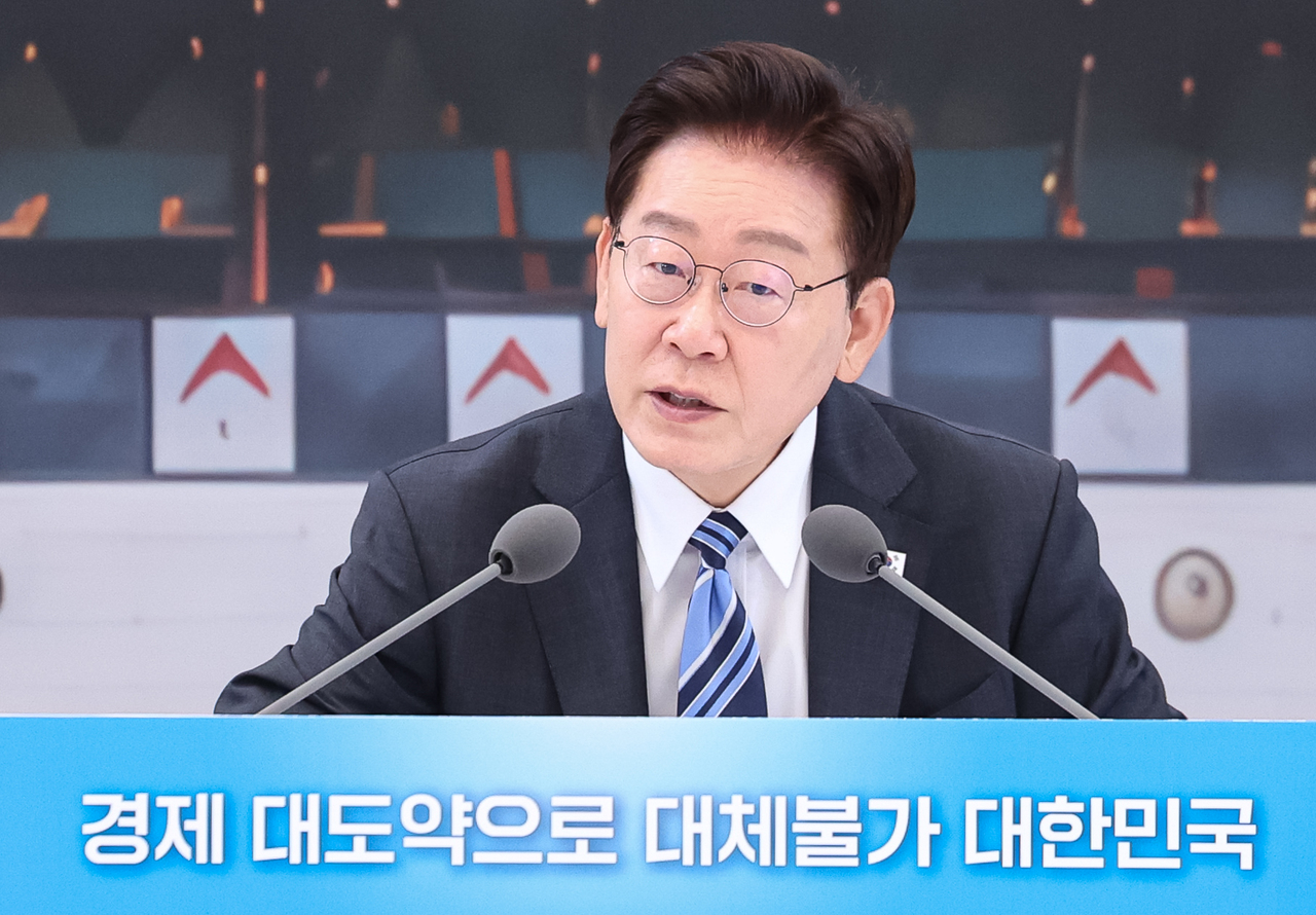 李대통령, 업무보고서 "지난 1년보다 남은 3년 11개월이 중요" - 뉴스 썸네일 이미지