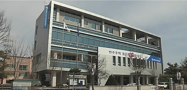 '124표차' 충주시장 선거 재검표 착수...민주 최민희·국힘 윤상현 파견 - 뉴스 썸네일 이미지