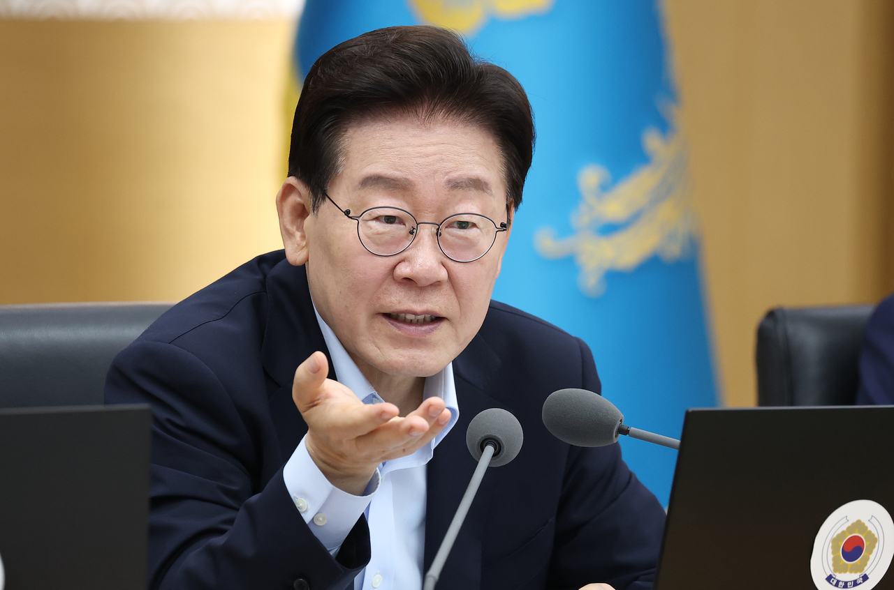 李 대통령 지지율 44% '취임 후 최저'… 민주 41%·국힘 25%