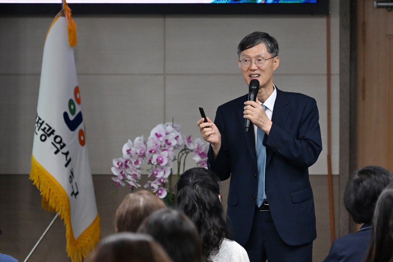 문형배 “대법관 공백 사태, 대통령과 대법원장이 만나서 풀어라” 훈수