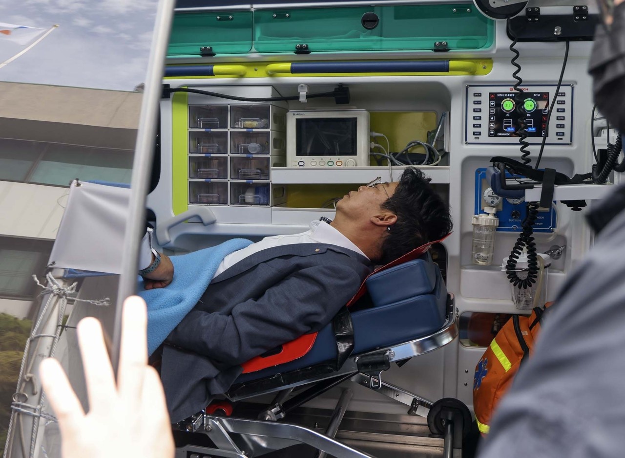 구의회 정상화 외치다 끝내… 단식 8일째 대덕구청장 응급실행
